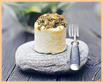Formaggio di capra al forno con crosta aromatica