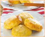 Schiacciatine di patate ricoperte di formaggio