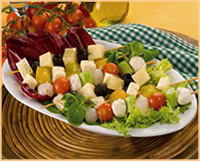 Spiedini multicolor con taleggio e mozzarella